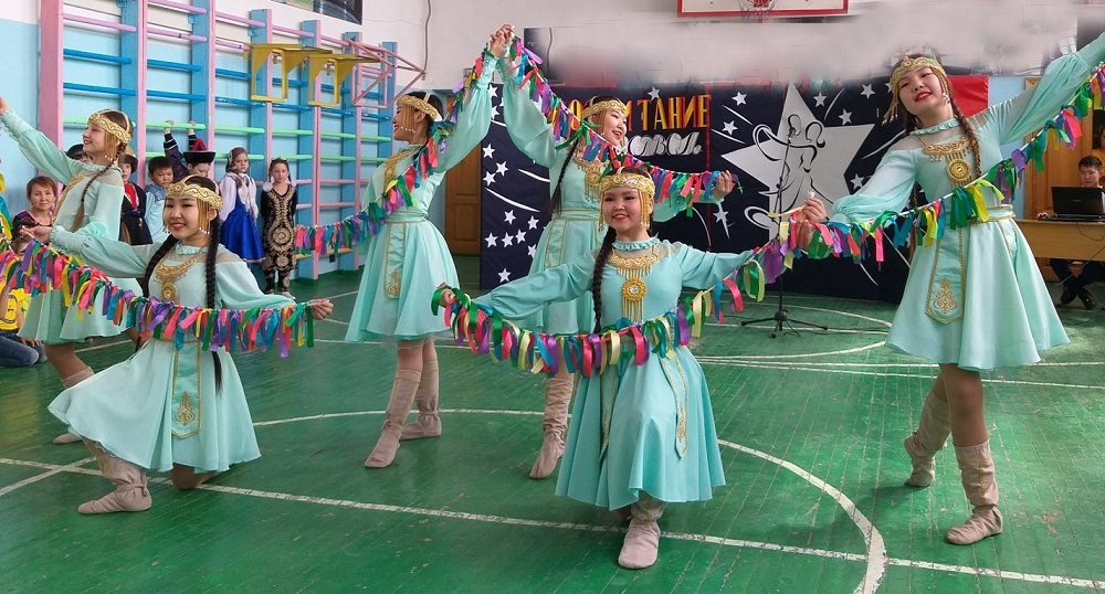 Родительский портал - В школе состоялся конкурс-фестиваль  танца «Лики Победы»