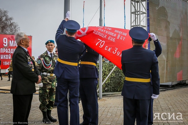 Родительский портал - Юнармейцы приняли участие в церемонии водружения Знамени Победы