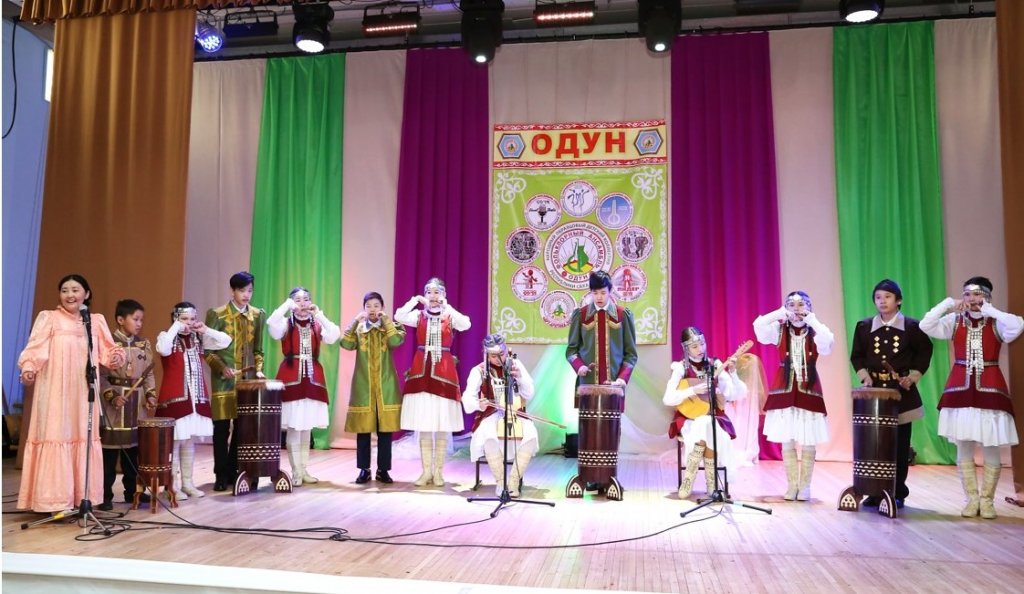 Родительский портал - Состоялся отчетный концерт творческих групп  народного ансамбля «Одун» 